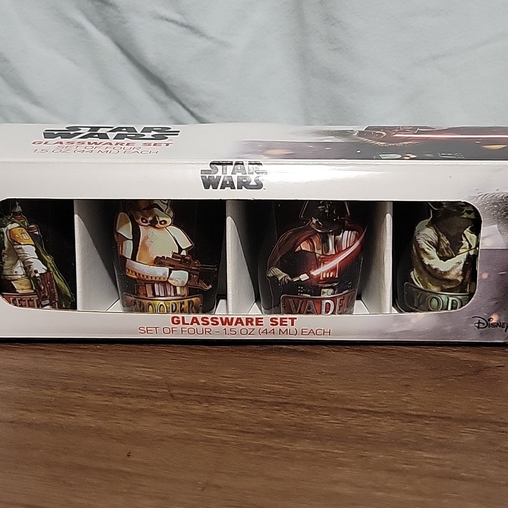 Disney Star Wars set of 4 Shot Glasses NRFB